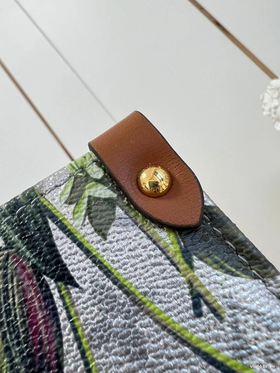 WIS VUITTON LOUIS MM ONTHEGO 1005
